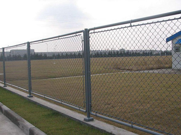 鐵絲網(wǎng)圍墻