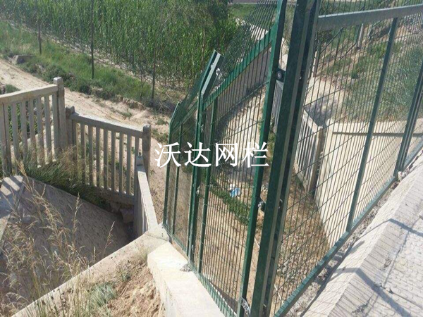 滬昆鐵路貴州段防護柵欄護欄網項目