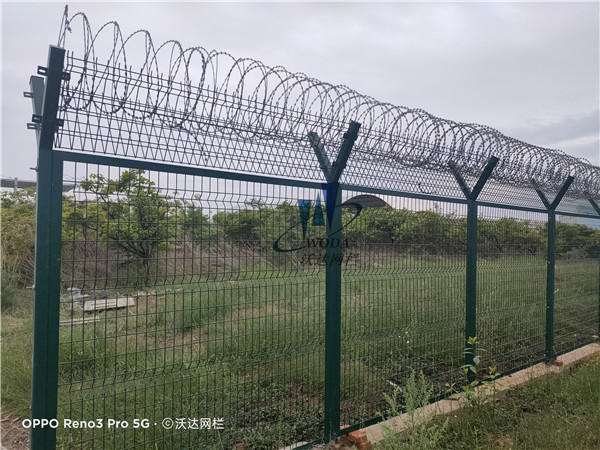 云南機(jī)場(chǎng)鋼筋網(wǎng)圍界護(hù)欄網(wǎng)圖片2
