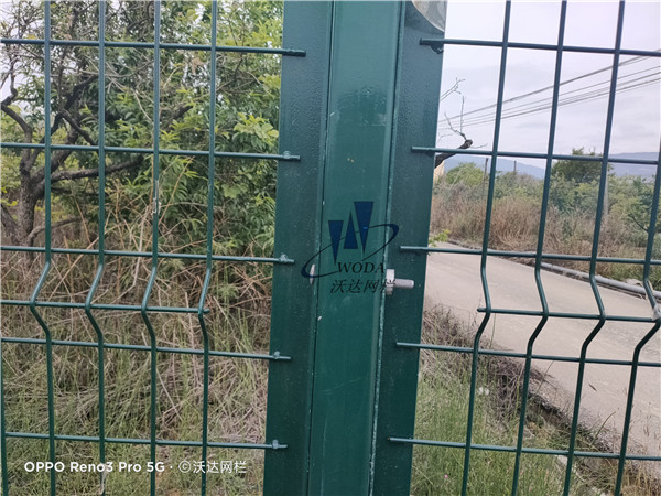 云南機(jī)場(chǎng)鋼筋網(wǎng)圍界護(hù)欄網(wǎng)圖片4