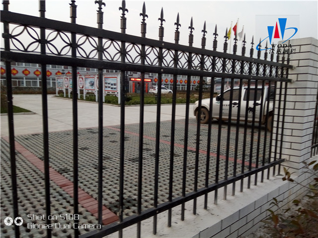 圍墻鐵藝護欄圖片3 圍墻鐵藝護欄圖片3