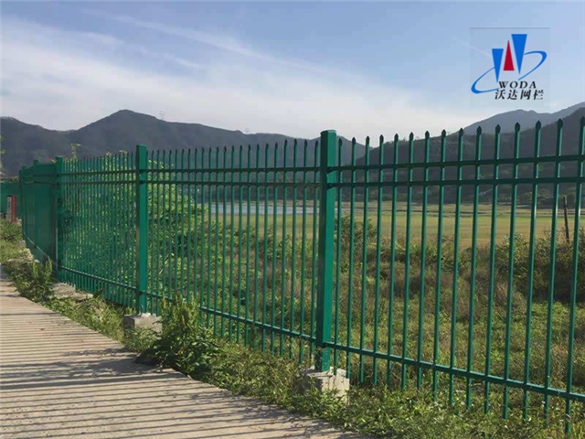 圍墻鐵藝護欄圖片4 圍墻鐵藝護欄圖片4