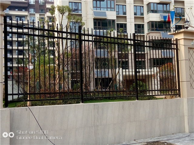 圍墻鐵藝護欄圖片6 圍墻鐵藝護欄圖片6