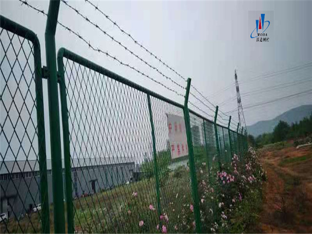 鋼板網護欄圖片3