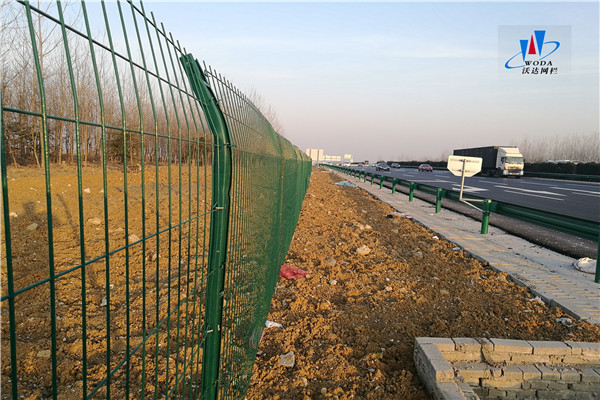 C型柱隔離柵圖片4 C型柱隔離柵圖片4