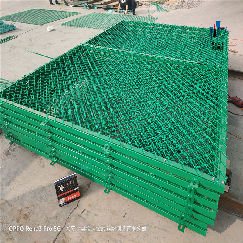 勾花護欄網(wǎng)圖片5 勾花護欄網(wǎng)圖片5