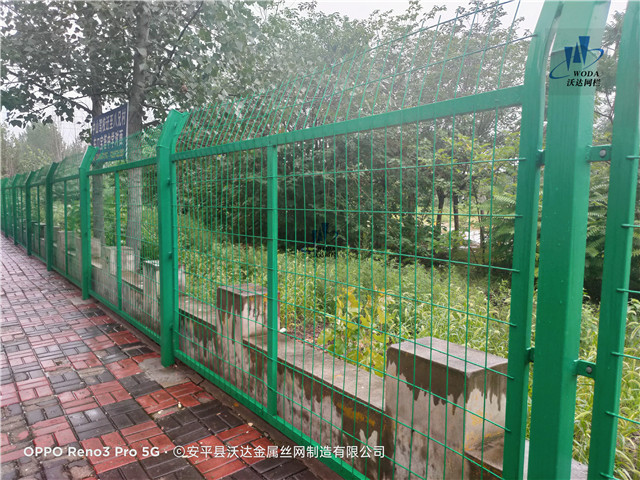 廠區(qū)隔離網(wǎng)圖片3 廠區(qū)隔離網(wǎng)圖片3